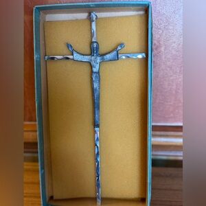 Religious Metal Silver Tone Crucifix Wall Hanging 9.75 X 5 1/8” - BEAUTIFUL!